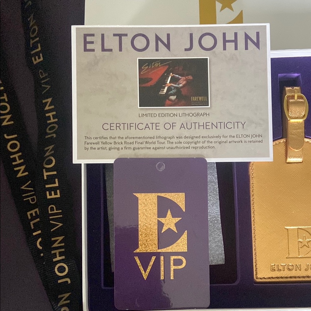 Elton John VIP Set with Gold Accessories